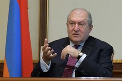 Tổng thống Armenia từ chức vì 'không thể giúp đất nước'