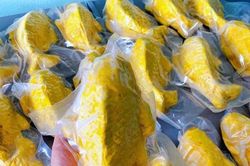 Dâng cỗ ông Công ông Táo, chả hoa cá chép hút hàng