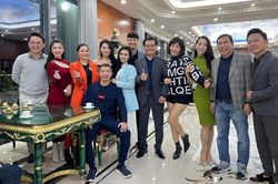 NSND Công Lý hội ngộ cùng dàn sao đất Bắc dịp cuối năm, thần thái tươi tắn sau thời gian trị bệnh
