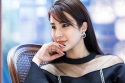 Tháo nhẫn cưới hậu ly thân, Diệp Lâm Anh thay bằng món đồ 3 tỷ