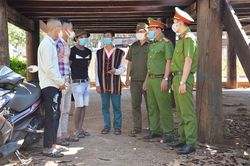 Gác niềm riêng vì bình yên buôn làng