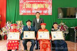 Thị trấn Yên Châu chúc thọ, mừng thọ người cao tuổi