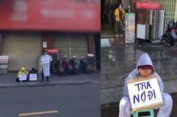 3 người ôm biển 'trả nợ đi' ngồi lì trước cửa, chủ nhà có hành động gây xôn xao