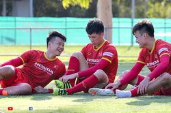 Bóng đá Việt thích nghi thời Covid-19
