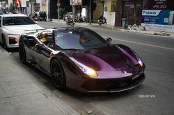 Ferrari 488 Spider hơn 15 tỷ của đại gia Sài gòn 'thay áo' đón Tết