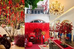 Đón Tết, Di Băng trang trí biệt thự hoành tráng như phim trường