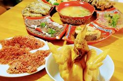 Mâm cúng Ông Công Ông Táo ngày 23 tháng Chạp: Người hiện đại sang chảnh, người giữ nét truyền thống