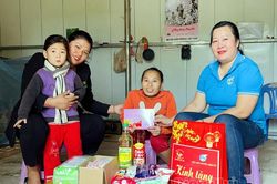 Hội LHPN Nậm Pồ chăm lo tết cho hội viên phụ nữ khó khăn