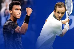 Medvedev ngược dòng ngoạn mục để vào bán kết Australian Open 2022
