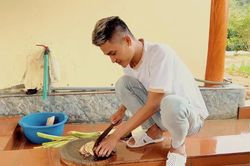 Mạc Văn Khoa hạnh phúc khi 4 năm mới về quê đón Tết, đích thân vào bếp trổ tài nấu nướng