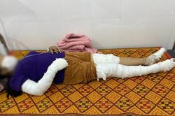 Nghệ An: Dựng cây nêu, 3 người bị điện giật
