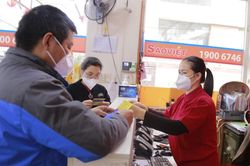 Bến xe thưa vắng ngày cận Tết