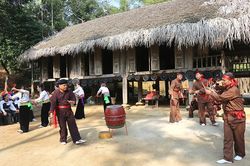 Mường Chuôi 'bui ngay sết'
