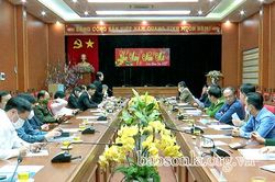 Các đồng chí nguyên lãnh đạo huyện thăm, chúc tết tại huyện Thuận Châu