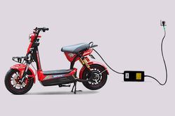 Cách sạc xe điện không chuẩn gây hại cho ắc-quy