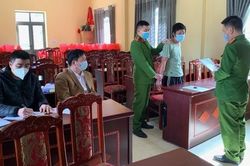 Bắt kẻ dùng dao thái chuối chém em dâu