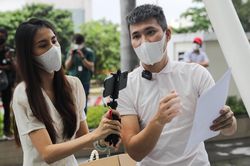 Thủy Tiên được minh oan, Công Vinh bị nghi có thái độ thờ ơ và sự thật ấm lòng