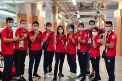 Chăm lo cho các đội tuyển không về nhà ăn Tết