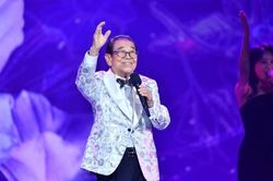 Sao nam 95 tuổi phấn đấu trở thành kỷ lục gia dẫn chương trình Hàn Quốc