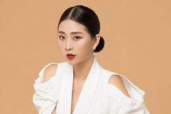 Mỹ nhân showbiz Việt cũng ngẫu hứng thi ca