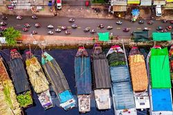 Chợ hoa'trên bến dưới thuyền' ngập tràn sắc xuân trước giờ khai mạc
