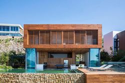 Biệt thự hiện đại có bể bơi tràn bờ độc đáo ở Nha Trang