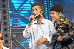 Cha Seachains vui mừng cảm ơn Karik vì con trai chiến thắng Rap Việt