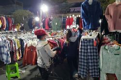 Nhộn nhịp mua sắm tết ở Chợ đêm Đức Trọng
