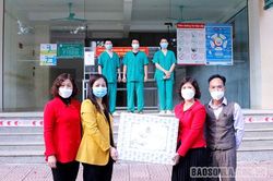Thăm và tặng quà lực lượng tuyến đầu tham gia chống dịch trong dịp tết