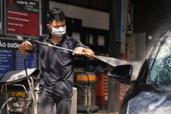 Dịch vụ tân trang ôtô ở TP.HCM hút khách ngày cận Tết
