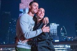 Ronaldo mừng sinh nhật bạn gái ở Dubai