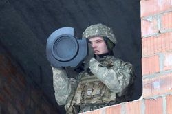 Ukraine tập trận với vũ khí chống tăng từ Anh
