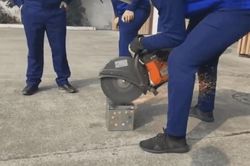 Dọn nhà đón Tết, vợ bất ngờ phát hiện bí mật của chồng