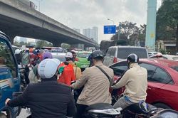 Ùn tắc kéo dài trên đoạn đường Khuất Duy Tiến (Hà Nội)