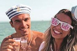 Mục tiêu của MU có cô bạn gái cực nóng bỏng