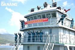 Tàu Hải đội Dân quân thường trực thành phố lên đường tuần tra, trực Tết