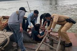 CSGT trưng dụng ca nô cứu người phụ nữ nhảy cầu Chương Dương
