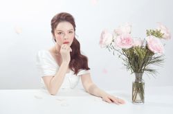 Lý Nhã Kỳ: 'Tôi gặp không ít thị phi vì... chịu chơi'