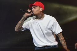 Chris Brown bị kiện 20 triệu USD