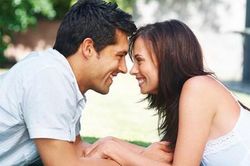 Để có tiền 'giữ chân' người tình, vợ năm lần bảy lượt diễn cảnh này để moi ví chồng