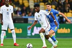 Chuyển nhượng 30/1: MU mua đồng hương Pogba. Barca nhận tin cực xấu về Dembele