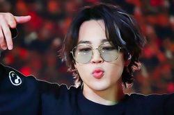 Fan ước gì được ngồi trong đại dương ARMY Bomb khi xem những hình ảnh này của BTS