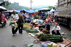 Sắc màu quyến rũ chợ phiên vùng cao ngày Tết