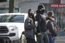 Mũi tăng cường, miễn dịch tự nhiên giúp giảm nguy cơ mắc biến thể mới