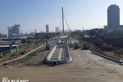 Lưu thông tạm thời tầng mặt đất nút giao thông phía tây cầu Trần Thị Lý