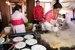 Thật bất ngờ, Tết Nguyên Đán lại là nỗi ám ảnh của nhiều thế hệ phụ nữ Hàn Quốc