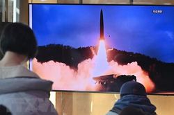 Triều Tiên xác nhận đã phóng thử tên lửa đạn đạo Hwasong-12