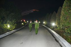 Lặng lẽ đêm giao thừa