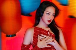 Sao Việt chuộng sắc đỏ ngày mùng Một Tết