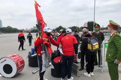 Sân Mỹ Đình sôi động ngay ngày đầu năm mới